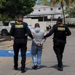 Capturan a presunto coyote que transportaba 15 migrantes haitianos en Chiquimula