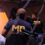 Autoridades del Ministerio Público (MP), en conjunto a agentes de la Policía Nacional Civil (PNC), han realizado más de 35 allanamientos en seguimiento a casos de extorsión.