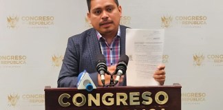 El diputado José Chic anunció el amparo en contra del ministro de Salud y el viceministro Administrativo de esa cartera. Foto: Cortesía
