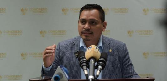 El diputado José Chic realizó un seguimiento del pago para salubristas y a estudiantes de EPS, por parte del Ministerio de Salud Pública y Asistencia Social (MSPAS).