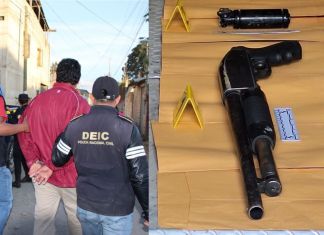 Agentes de la DEIC detienen a sospechoso por poseer una escopeta con reporte de robo y una granada de aturdimiento. Foto La Hora: PNC