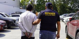 Presunto extorsionista detenido en operativo realizado en la zona 7 de Mixco. Foto La Hora: PNC