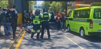 Segundo día de bloqueo deja al menos dos accidentes de motocicletas y un fallecido Colisión entre una motocicleta y un vehículo tipo panel en zona 12. Foto La Hora: CBM