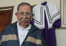 Don Manuel Minera cumple 75 años de llevar en hombros a Jesús de la Merced.