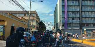 El aspecto que le ordena la ley a los motociclistas y solo algunos lo cumplen El aspecto que le ordena la ley a los motociclistas y solo algunos lo cumplen