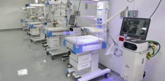 En imágenes, Bernardo Arévalo muestra el nuevo intensivo de neonatos del Hospital de Antigua