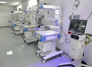 En imágenes, Bernardo Arévalo muestra el nuevo intensivo de neonatos del Hospital de Antigua