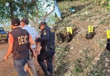 Policía encuentra vestimentas de desaparecido durante allanamiento en Suchitepéquez Tras dar seguimiento al caso de una persona desaparecida, fue capturado Felipe “N”, de 68 años, acusado de encubrimiento propio.