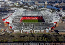 Fotografía aérea del estadio Old Trafford, sede del Manchester United en Manchester, Inglaterra, el 27 de marzo de 2023. Foto La Hora: AP Archivo.