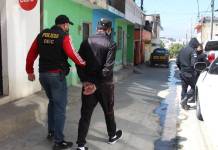 VISAS FALSAS: Cinco personas son condenadas de 6 a 13 años de prisión inconmutables Detenido en el caso Visas Falsas en febrero de 2023. Foto La Hora: PNC.