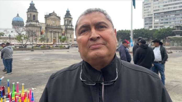 El transportista Gamaliel Chin coordinó una protesta de buses de rutas extraurbanas. Foto La Hora: Archivo