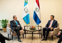 Bernardo Arévalo sostuvo una reunión bilateral con el mandatario de Paraguay, Santiago Peña, en la cual abordaron temas migratorios y de desarrollo para ambas naciones.
