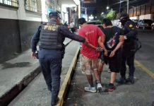 Capturan a dos robamotos tras despojar de su vehículo a una persona en Suchitepéquez Capturan a dos presuntos roba motocicletas en la colonia Granja W, Tiquisate, Escuintla, tras despojar de su vehículo a una persona en Suchitepéquez.