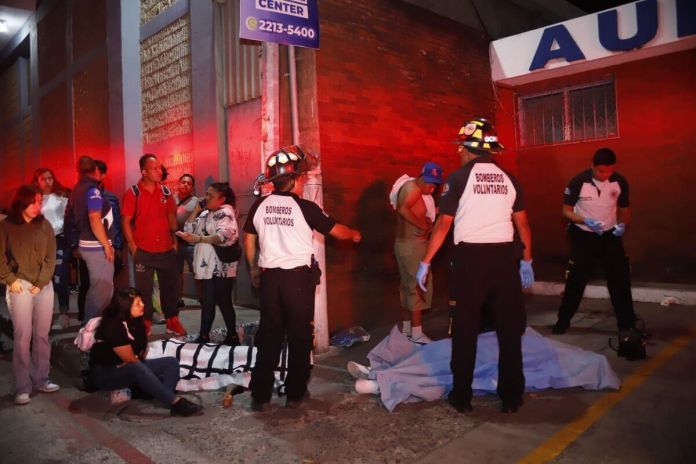 Ataque armado dejó cinco fallecidos en Boca del Monte. Foto La Hora: Bomberos Voluntarios