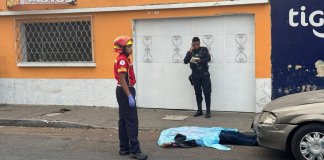 Autoridades reportaron el fallecimiento de una persona, así como el traslado de otra herida, tras un enfrentamiento armado suscitado la colonia La Florida.