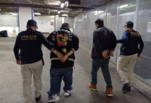 Deportados recién llegados de EE.UU. son detenidos por delitos de asesinato y uso de documentos falsos Autoridades policiales capturaron a dos personas, quienes fueron deportados por delitos de asesinato y uso de documentos falsificados.
