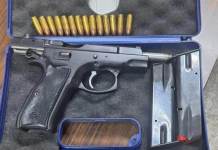 Arma que fue encontrada al menor forma parte de las evidencias. Foto La Hora: PNC