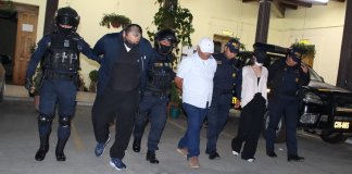 3 nicaragüenses fueron capturados en Chimaltenango por el delito de estafa. Foto La Hora: PNC.