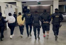 Desarticulan punto de venta de drogas en Villa Nueva tras allanamiento Autoridades policiales informaron sobre la desarticulación de un punto de venta de ilícitos en Barcenas, zona 2 de Villa Nueva.