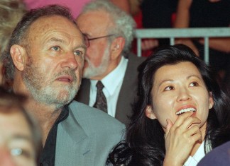 Actor Gene Hackman con su esposa Betsy Arakawa 1993. Foto La Hora: AP