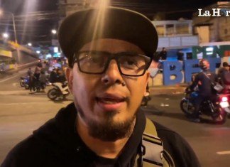 Iván Santos, líder del bloqueo ubicado en el Periférico frente a la colonia La Bethania. Foto La Hora. Fabricio Alonzo.