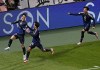 El japonés Daichi Kamada (izquierda) celebra con sus compañeros Takefusa Kubo (centro) y Kaoru Mitoma (derecha) tras anotar el primer gol del partido de clasificación para la Copa del Mundo entre Japón y Baréin en el Estadio Saitama, en Saitama, Japón, el jueves 20 de marzo de 2025. Foto La Hora: AP.
