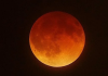 «Luna de Sangre», fenómeno que se produce cuando la luna se alinea con el sol y la Tierra.