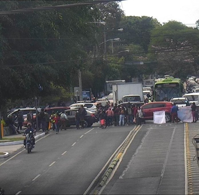 Transmetro suspende líneas tras manifestaciones pr seguro obligatorio