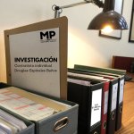 Foto de folders de nota sobre contratista individual