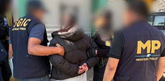 Tras la muerte de un agente de la Policía Nacional Civil (PNC), autoridades capturaron a una persona vinculada a este caso.