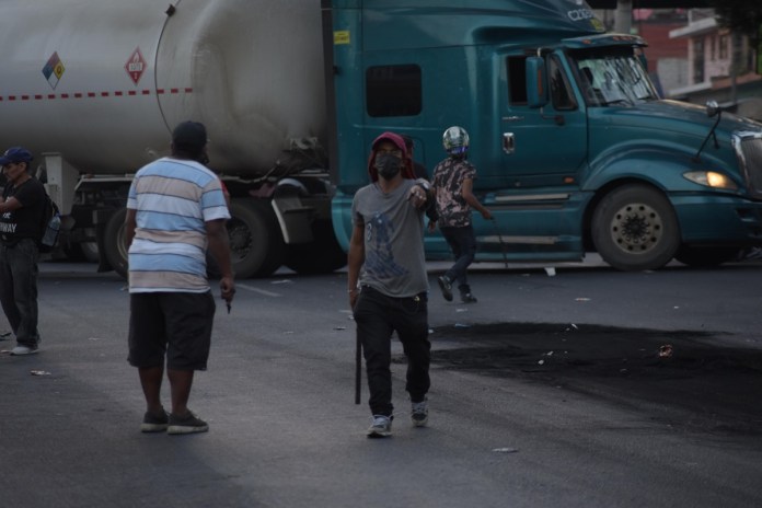 Manifestantes en el bloqueo Anillo Periférico