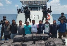 Miembros de la Marina Nacional de El Salvador interceptaron tres embarcaciones con extranjeros, quienes "esperaban un cargamento de cocaína. Foto La Hora: X de Nayib Bukele.