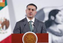 El secretario de Seguridad y Protección Ciudadana, Omar García Harfuch, habla durante una rueda de prensa este martes, en el Palacio Nacional en Ciudad de México. Foto La Hora: EFE