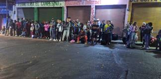 PNC captura a dos presuntos coyotes cuando trasladaban a 89 migrantes de varias nacionalidades