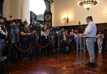Ministro de Gobernación en conferencia
