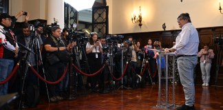 Ministro de Gobernación en conferencia