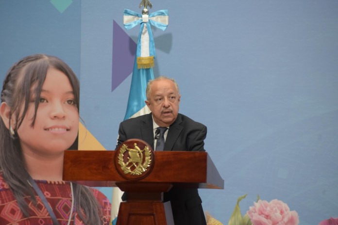 Ministro de Relaciones Exteriores durante conferencia de prensa, La Ronda