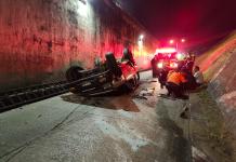 Tras caer de un vehículo en movimiento fallece una mujer en el km 22 de carretera a El Salvador mujer tras caer de un vehículo en movimiento en el kilómetro 22 de Carretera a El Salvador.