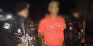 Mientras transportaba cocaína dentro de una mochila, autoridades capturaron a un presunto narcotraficante conocido como alias "Narco Abuelo".