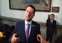 Nery Ramos se desliga de empresa propietaria de la camioneta investigada por el MP El presidente del organismo Legislativo, Nery Ramos, brindó declaraciones al salir de la plenaria este 13 de marzo. Foto: La Hora