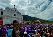 Primera parte: “El Padre Cuaresma” En la Semana Santa decenas de peregrinos salen a las calles.