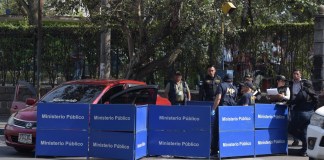 PNC y MP, realizan la recolección de evidencia por ataque armado en zona 1. Foto La Hora: Jose Orozco