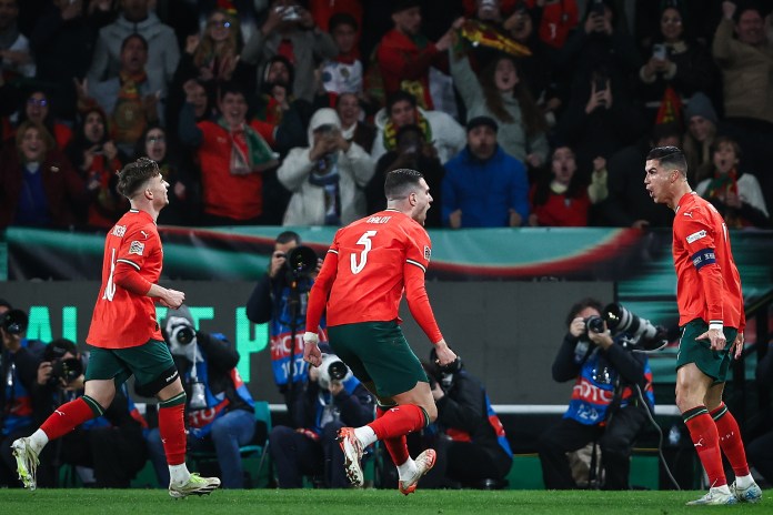 El jugador Cristiano Ronaldo celebra un gol durante el partido de vuelta de cuartos de final de la UEFA Nations League, que han jugado Portugal y Dinamarca en el Alvalade Stadium, en Lisboa, Portugal. Foto La Hora: EFE