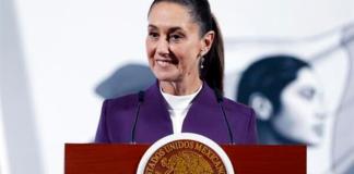 La presidenta de México, Claudia Sheinbaum, habla durante una rueda de prensa este martes, en el Palacio Nacional de Ciudad de México. Foto La Hora: EFE