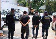 PNC realiza la captura de dos presuntos asaltantes en Ciudad San Cristóbal Presuntos asaltantes detenidos por la PNC en Mixco. Foto La Hora: PNC