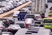 Autoridades de tránsito dieron a conocer la movilidad lenta a la altura del puente el Incienso tras que un hombre se lanzara al precipicio del mismo.