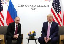 Vladímir Putin y Donald Trump en Osaka en 2019. Foto La Hora: EFE Archivo.