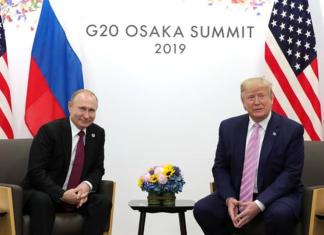 Vladímir Putin y Donald Trump en Osaka en 2019. Foto La Hora: EFE Archivo.