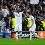 Brahim Díaz, del Real Madrid, a la derecha, celebra tras anotar el segundo gol de su equipo durante el partido de ida de los octavos de final de la Liga de Campeones entre el Real Madrid y el Atlético de Madrid en el estadio Bernabéu en Madrid, España, el martes 4 de marzo de 2025. Foto La Hora: AP