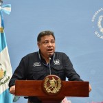 Carlos Mendoza, Secretario de Planificación y Programación durante conferencia semanal de prensa «La Ronda»